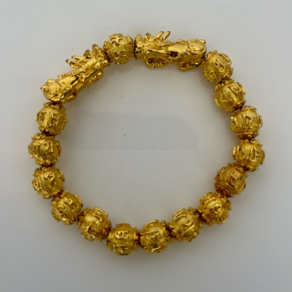 Beautiful design gold Chinese style bracelet - Picture 3 of 3